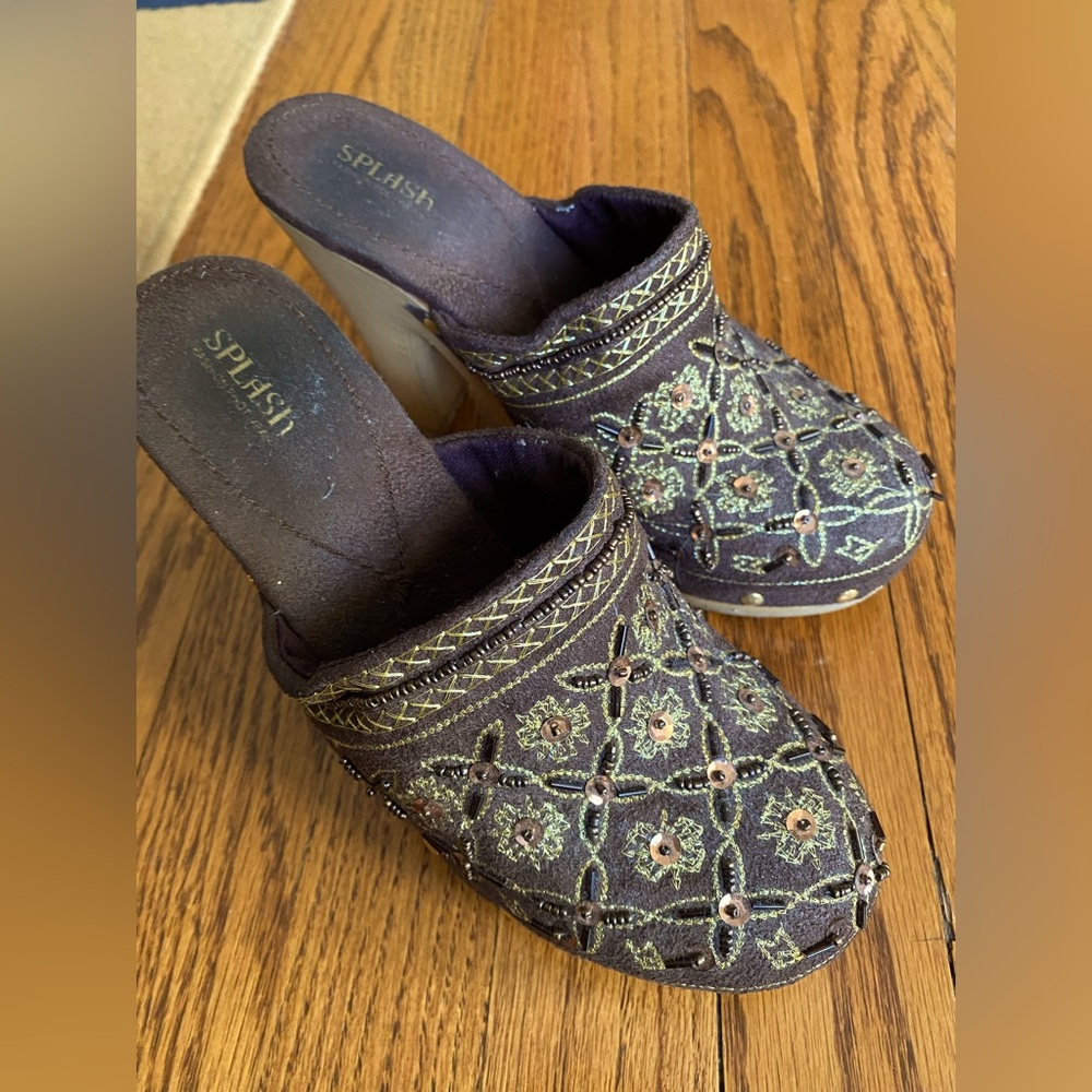 Splash Women’s Wooden Clogs